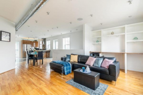 Stylish and Upscale 2BR Loft - Near Queen Street